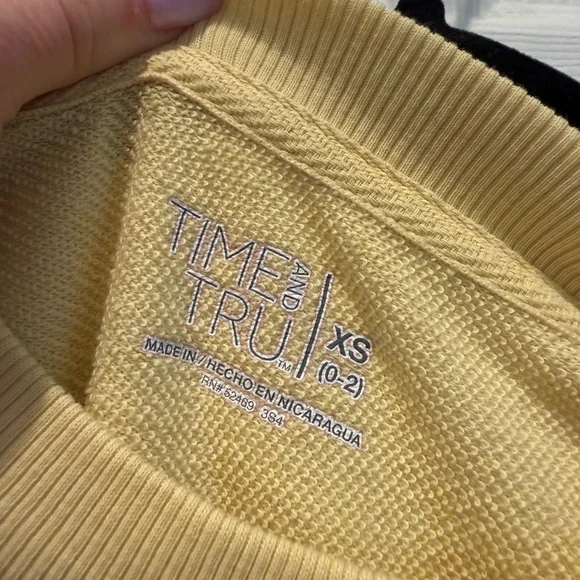 👚🩵🌺Time and Tru Cozy Crewneck Sweatshirt – Size XS (Runs Big) - Picture 2 of 3